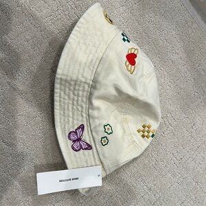 Girls Urban Outfitters Cream and Red Bucket Hat with Embroidery NEW